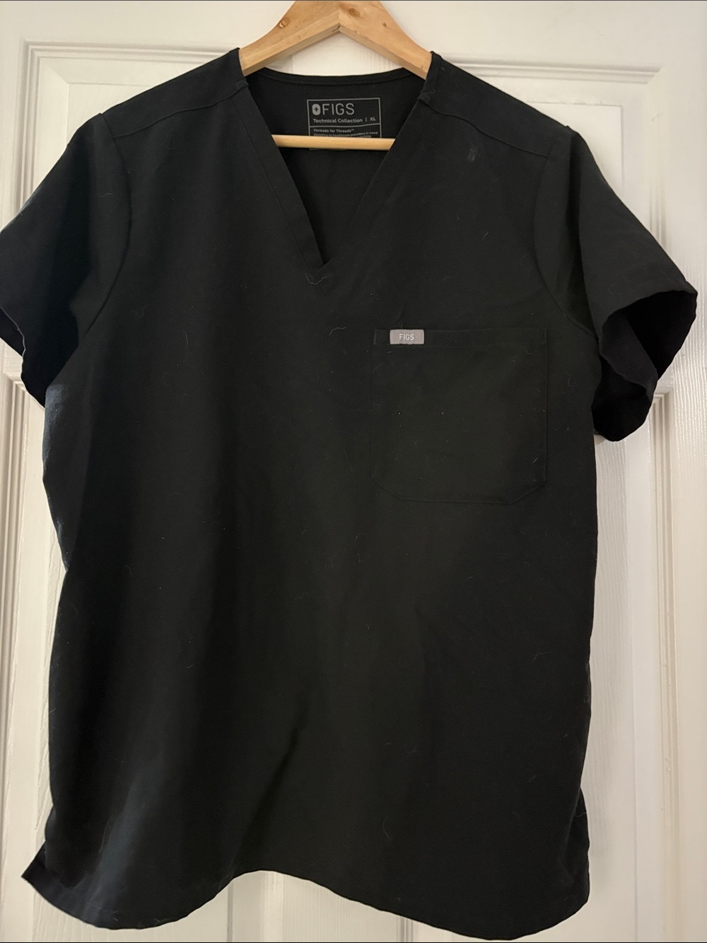 Figs Catarina Black Scrub Top